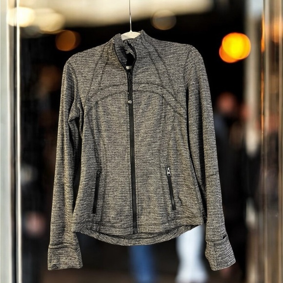 Lululemon Define Zip Jacket Heathered Gray. Great Condition. - Picture 7 of 12